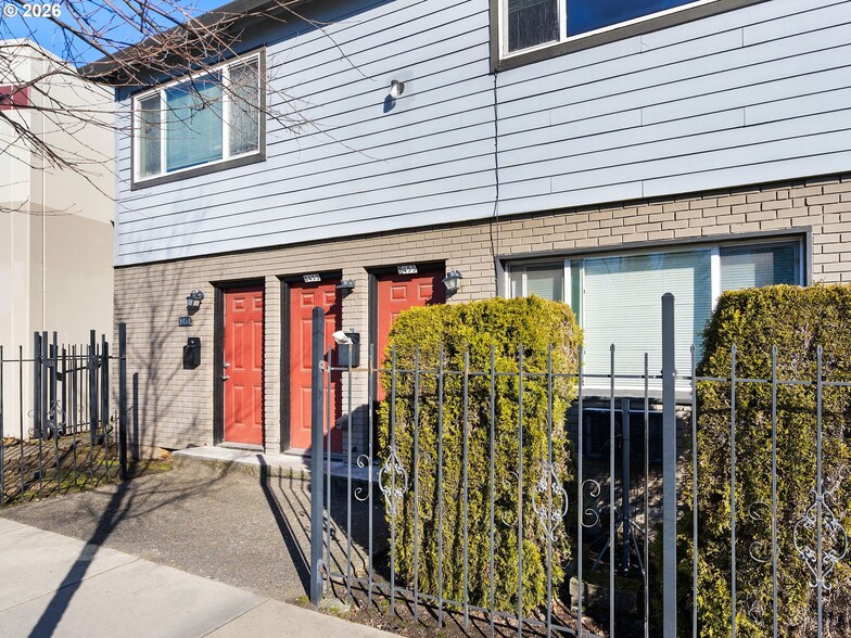 8451-8463 SE Foster Rd, Portland, OR à vendre - Photo du bâtiment - Image 2 de 11