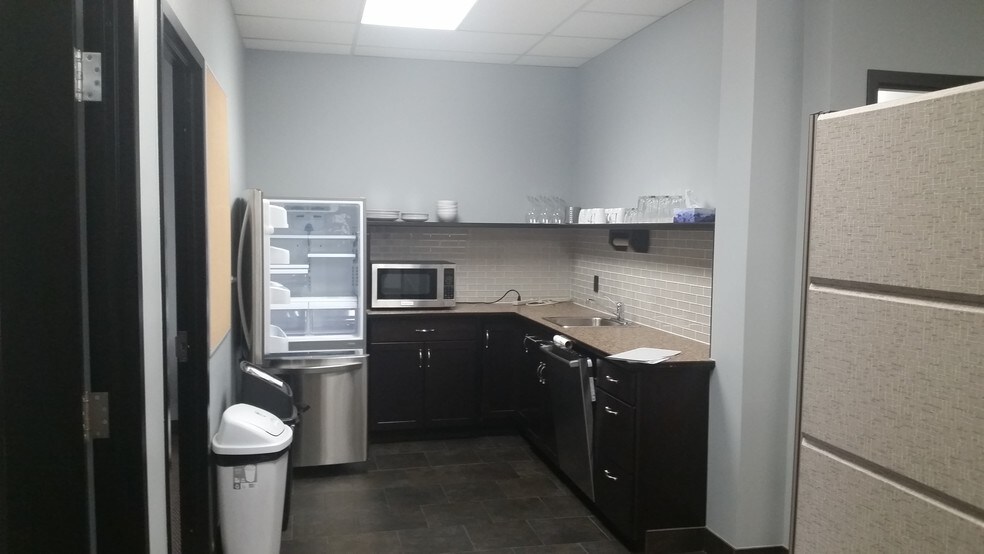 811 Manning Rd NE, Calgary, AB à louer - Photo intérieure - Image 2 de 9