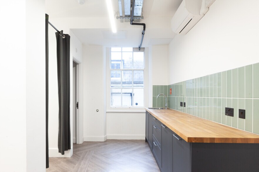 4 Great Portland St, Londres à louer - Photo du bâtiment - Image 3 de 8