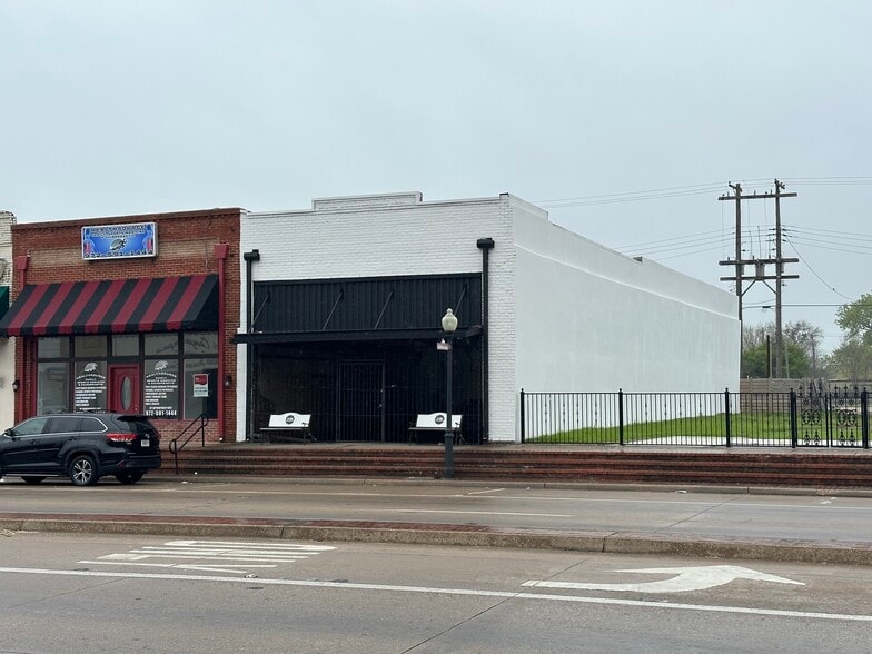 206 E Moore Ave, Terrell, TX à louer - Photo du bâtiment - Image 1 de 7