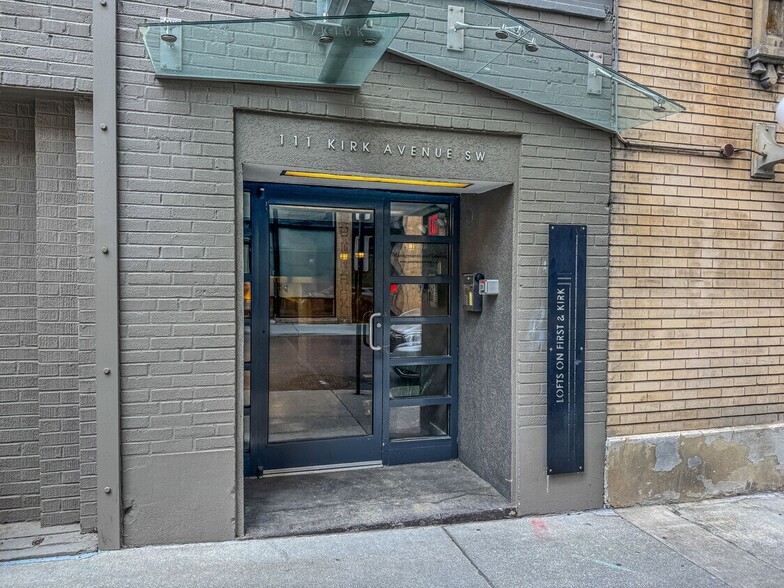 209 1st St SW, Roanoke, VA for sale - Building Photo - Image 3 of 21