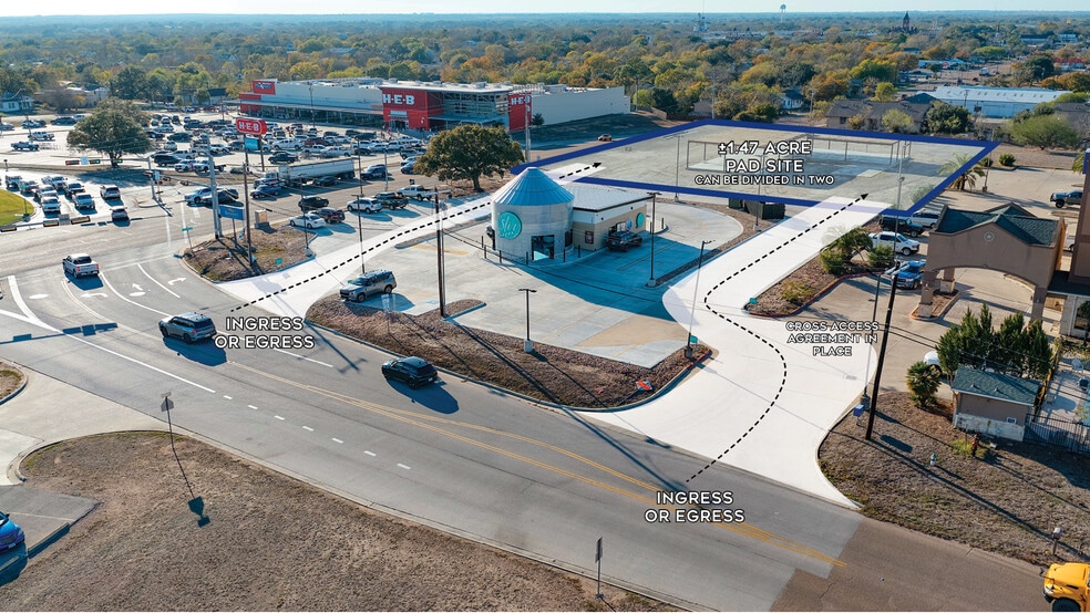 E Broadway St, Cuero, TX for sale - Building Photo - Image 2 of 7