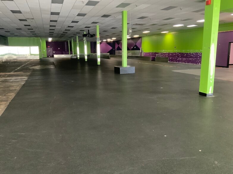 6095-6125 9th Ave N, Saint Petersburg, FL for lease - Interior Photo - Image 3 of 4