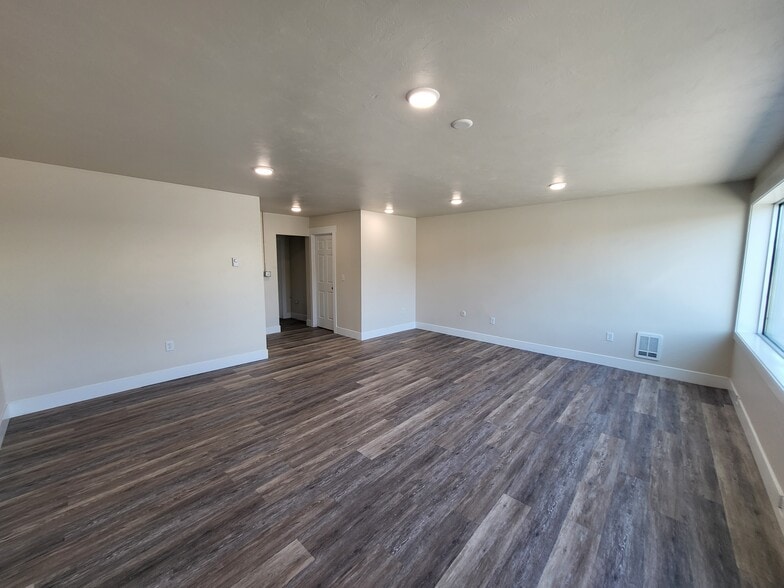 184 W Pine St, Shelley, ID à louer - Photo intérieure - Image 3 de 9