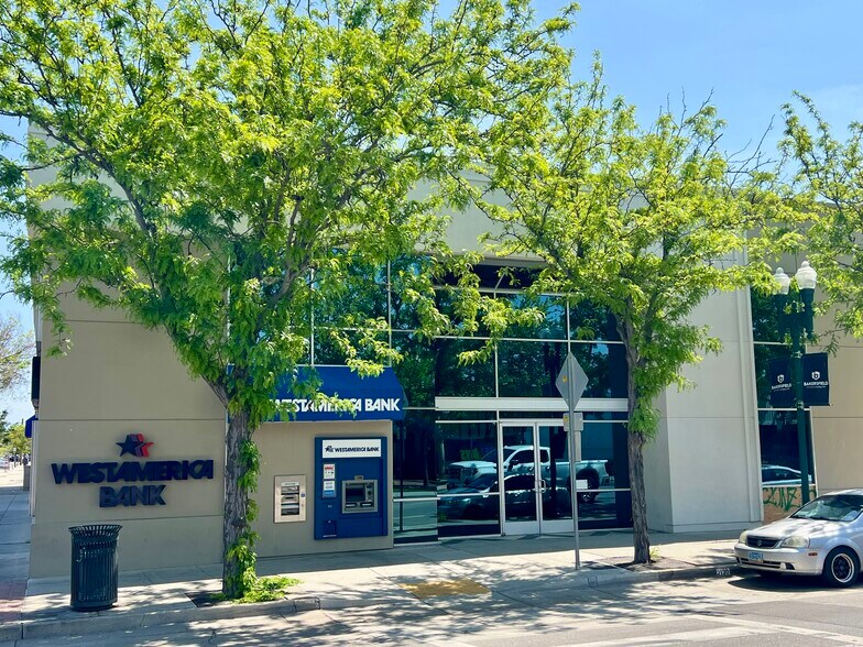 2130 Chester Ave, Bakersfield, CA for lease - Building Photo - Image 3 of 10