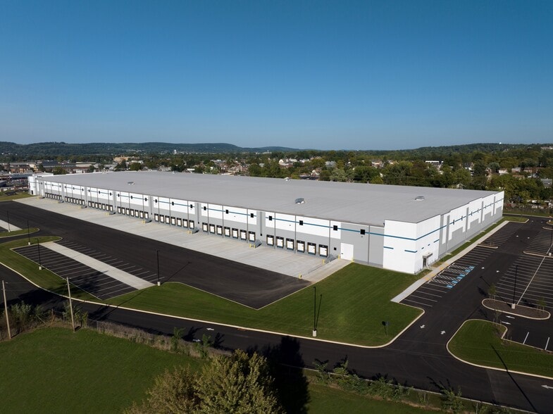 1090 E Boundary Ave, York, PA for lease - Building Photo - Image 3 of 8