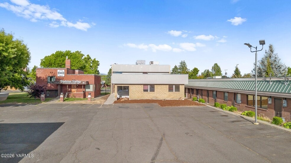 303 S 12th Ave, Yakima, WA for sale - Building Photo - Image 2 of 42