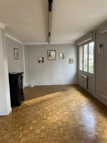 Office in Reims for lease - Interior Photo - Image 2 of 6