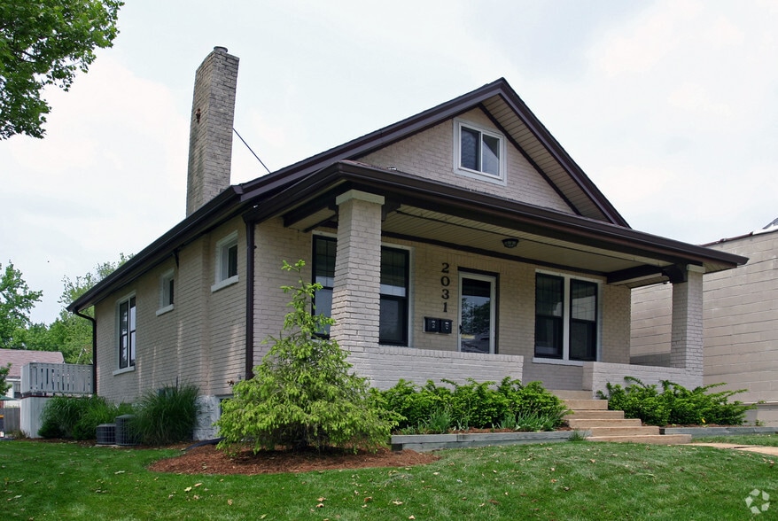 2031 S Big Bend Blvd, Saint Louis, MO à louer - Photo du bâtiment - Image 2 de 10