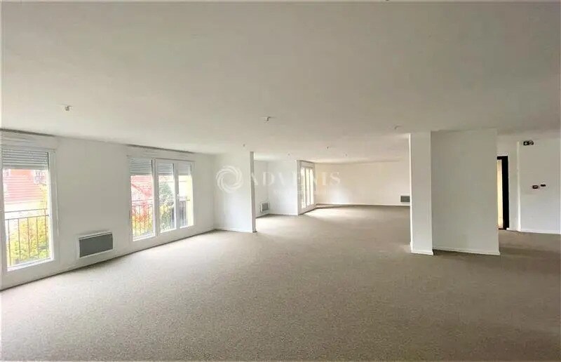 Office in Joinville-le-Pont for lease - Building Photo - Image 2 of 5