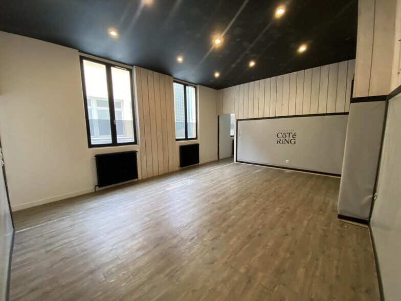 Bureau dans Paris à vendre - Photo du bâtiment - Image 2 de 9