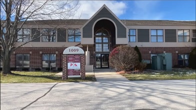 1009 W Glen Oaks Ln, Mequon, WI à louer - Vidéo sur l’inscription commerciale 