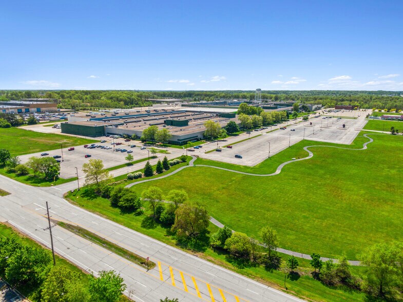 5455-5555 Darrow Rd, Hudson, OH à louer - Photo du bâtiment - Image 2 de 4