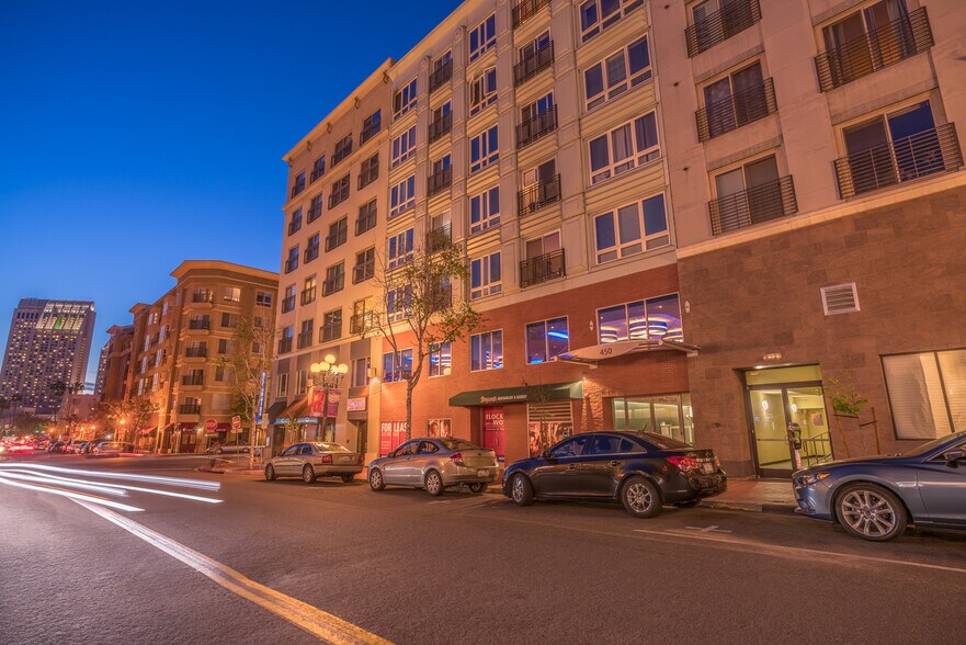 450 J St, San Diego, CA à louer - Photo du bâtiment - Image 3 de 7