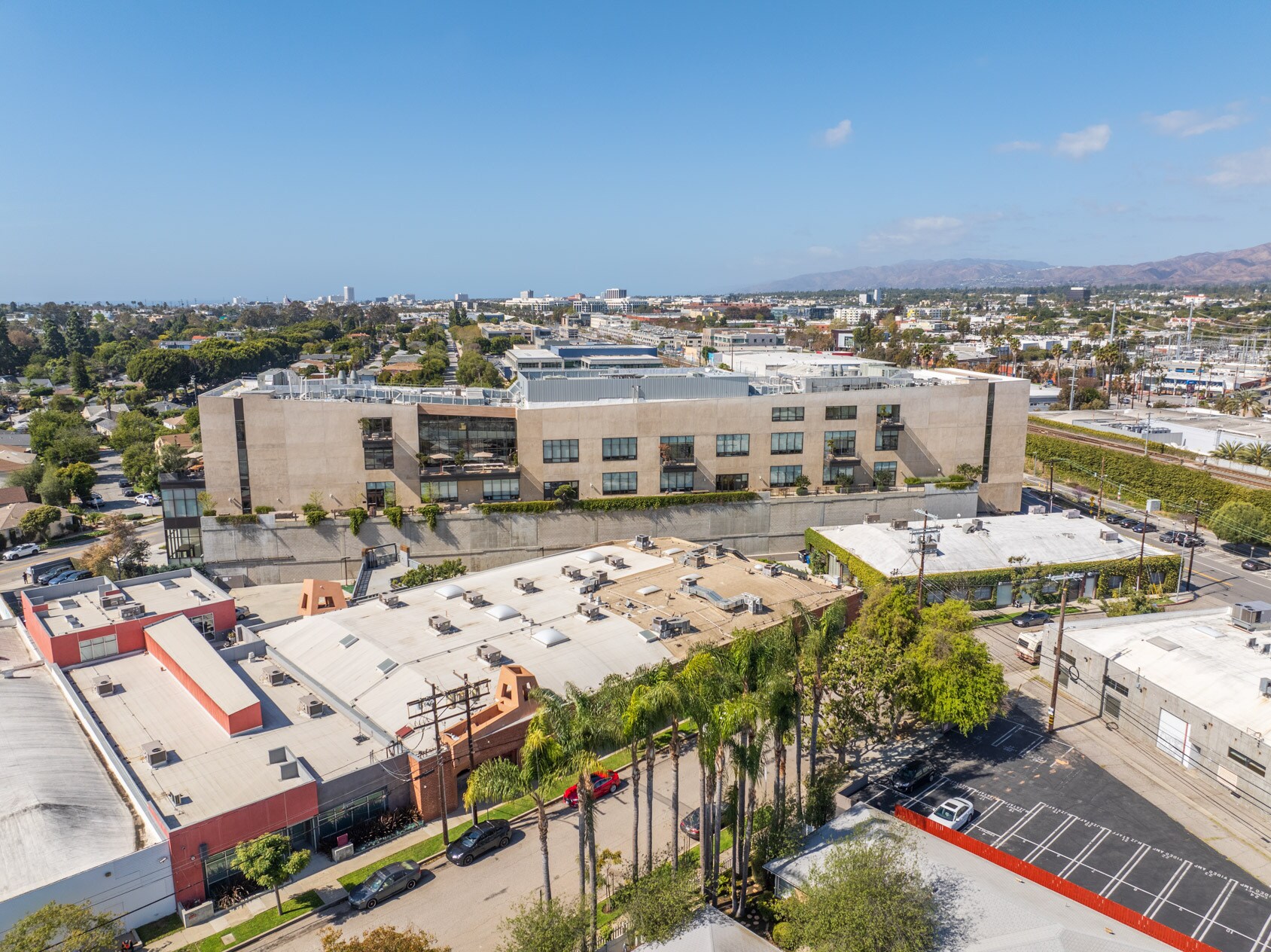 2223-2229 S Carmelina Ave, Los Angeles, CA à louer Photo du bâtiment- Image 1 de 17