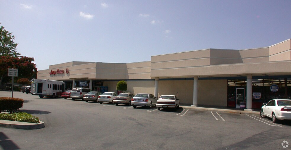 1111-1125 Branham Ln, San Jose, CA à louer - Photo du bâtiment - Image 3 de 15