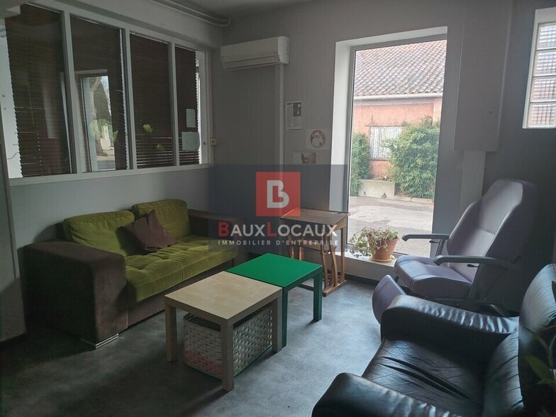 Office in Salon-de-Provence for lease - Interior Photo - Image 2 of 5