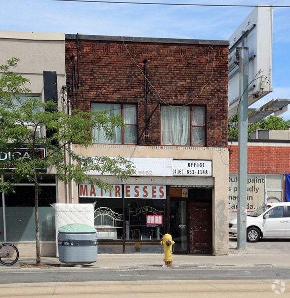 566 St Clair Ave W, Toronto, ON à louer - Photo du bâtiment - Image 2 de 2