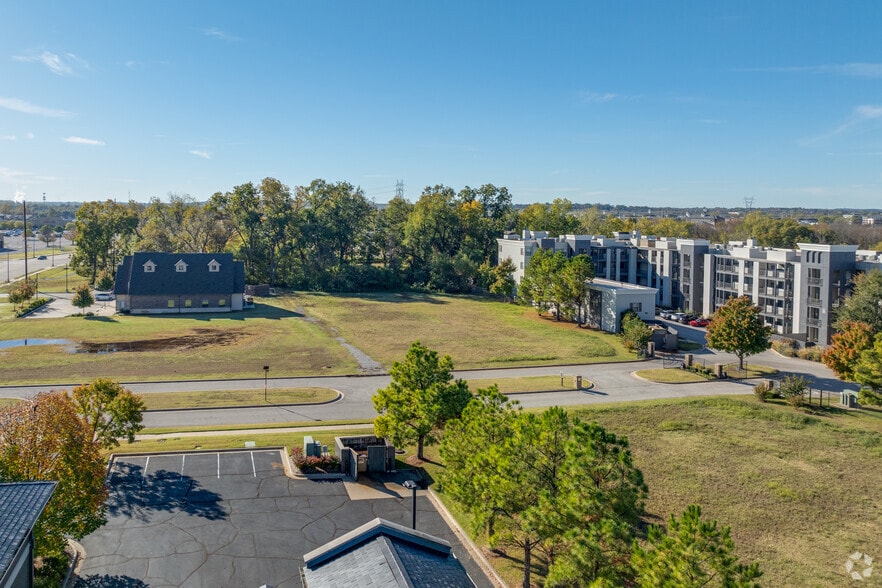 2722 E 93rd St, Tulsa, OK for sale - Aerial - Image 2 of 10