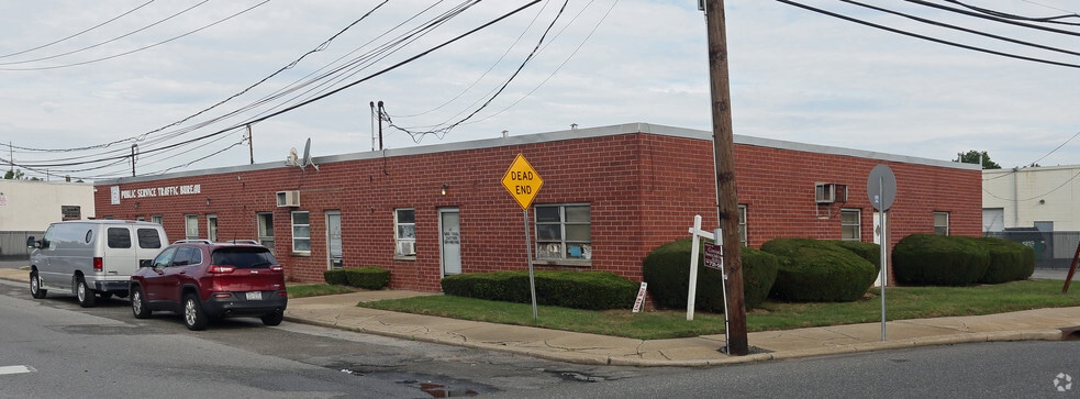 1-9 Hicks St, Lindenhurst, NY for lease - Building Photo - Image 2 of 5