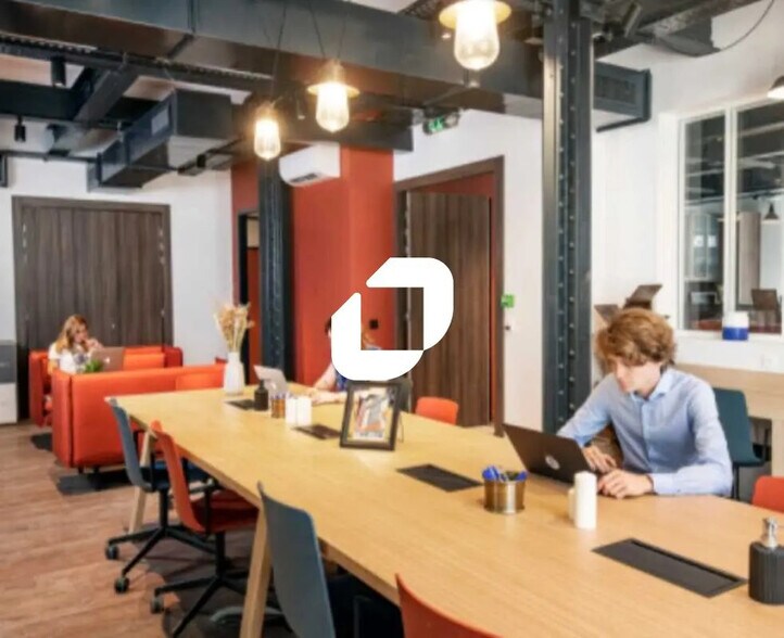 Office in Saint-Ouen-sur-Seine for lease - Building Photo - Image 3 of 7