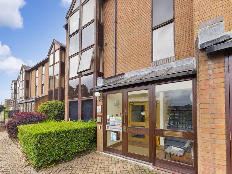 Bellfield Rd, High Wycombe à louer - Photo du bâtiment - Image 3 de 7