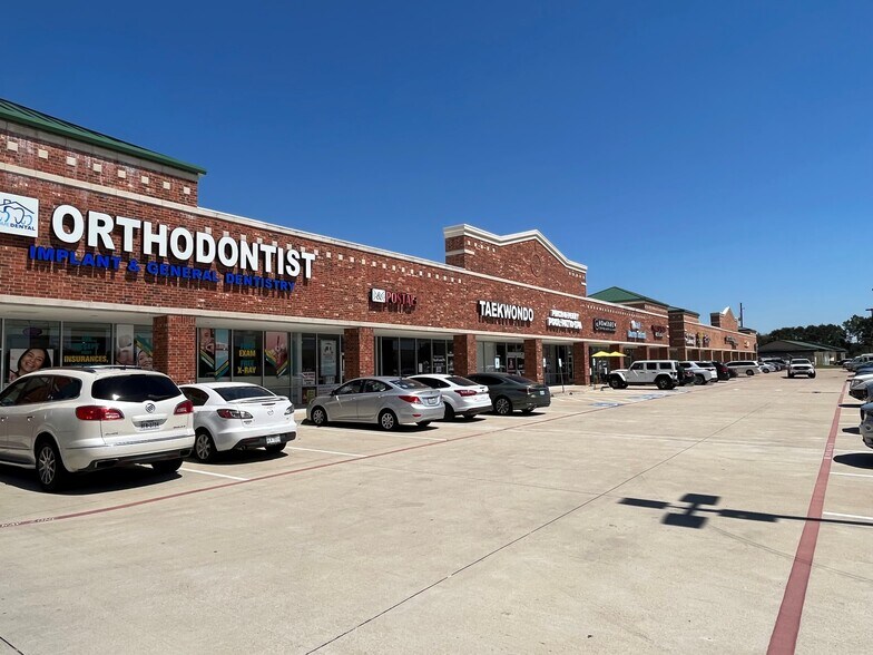 21040 Highland Knolls Dr, Katy, TX à louer - Photo du bâtiment - Image 3 de 6