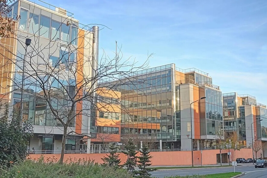 2 Allée De Longchamp, Suresnes for lease - Building Photo - Image 2 of 11