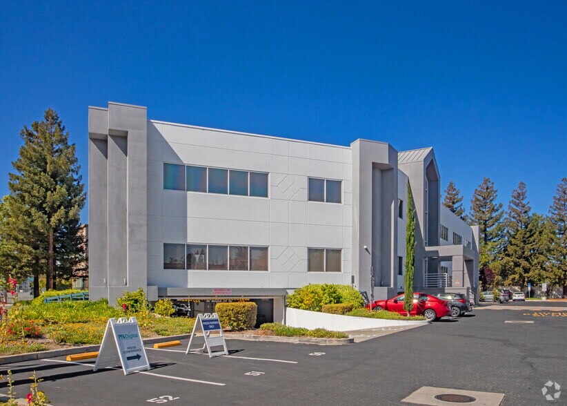 3803 S Bascom Ave, Campbell, CA à louer - Photo du bâtiment - Image 3 de 9