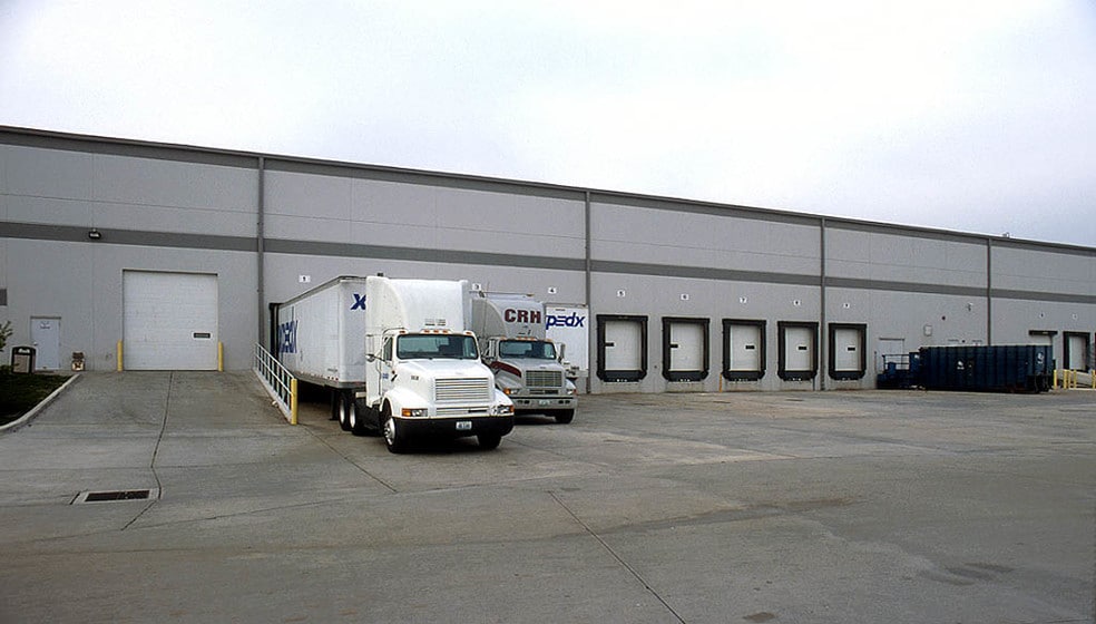 13875-13899 Corporate Woods Trl, Bridgeton, MO for lease - Building Photo - Image 3 of 10