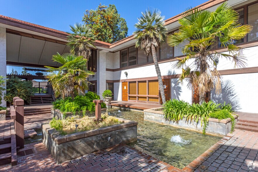 2377 W Shaw Ave, Fresno, CA for lease - Building Photo - Image 2 of 5