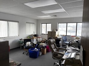 15R Hartford Ave, Granby, CT à louer Photo intérieure- Image 1 de 3