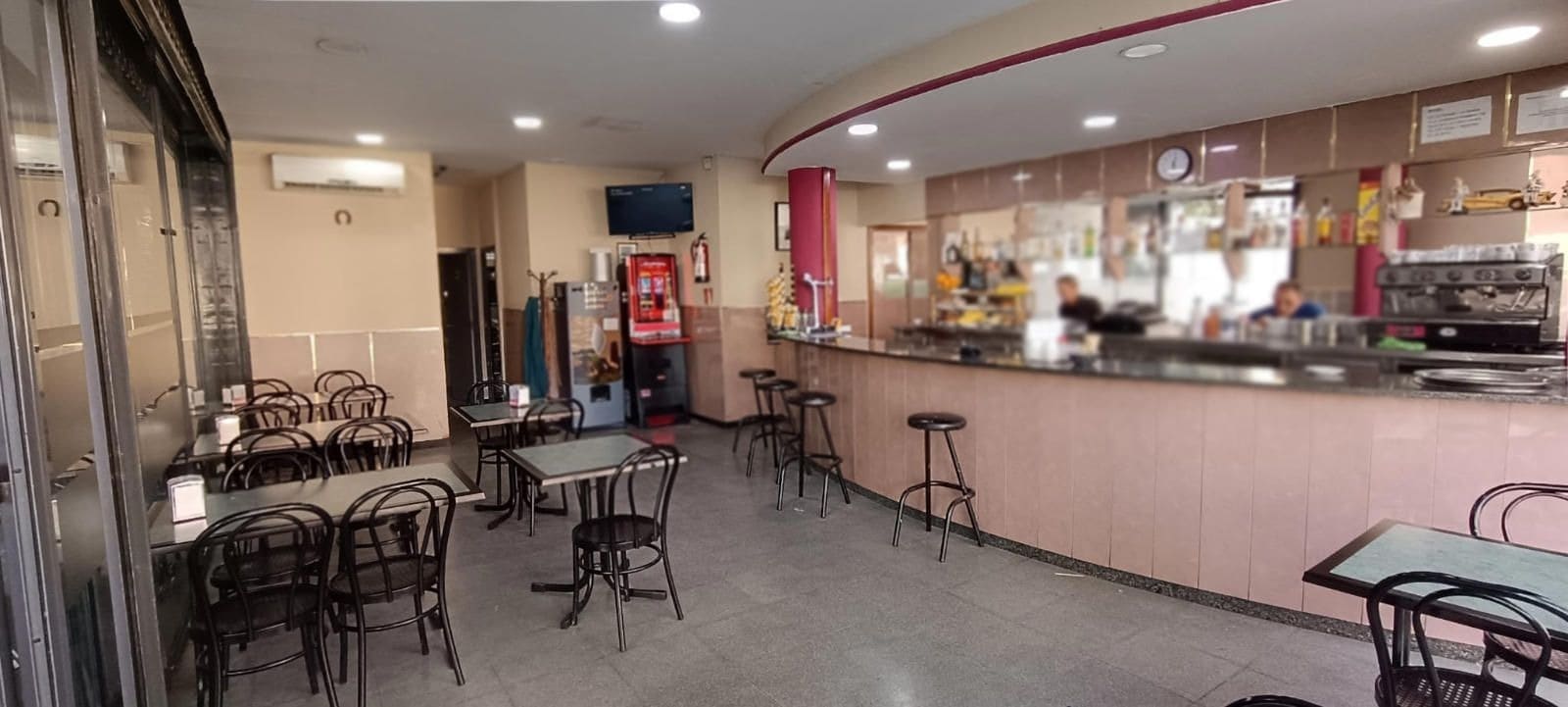 Retail in Barcelona, Barcelona for lease Interior Photo- Image 1 of 11