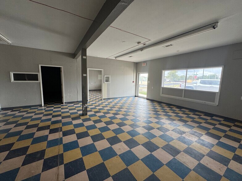 1301 N Texas Ave, Bryan, TX à vendre - Photo du bâtiment - Image 3 de 5