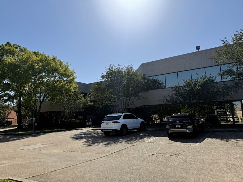 1240 Blalock Rd, Houston, TX à louer - Photo du bâtiment - Image 2 de 30