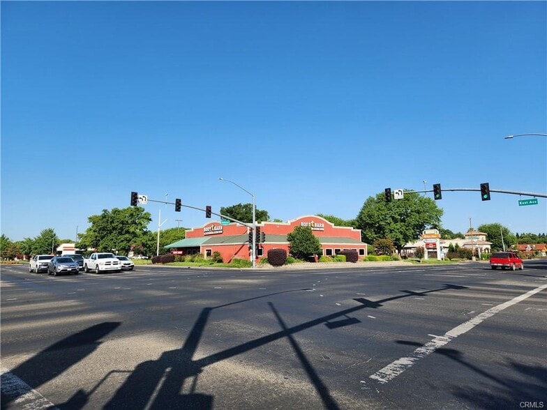 2539 Esplanade Rd, Chico, CA à louer - Photo du bâtiment - Image 2 de 9