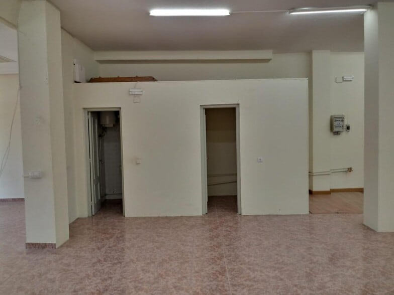 Retail in Malpartida de Cáceres for lease - Building Photo - Image 3 of 3