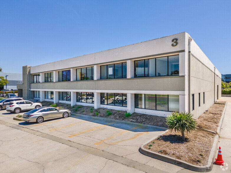 3 Whatney, Irvine, CA for lease - Primary Photo - Image 1 of 58