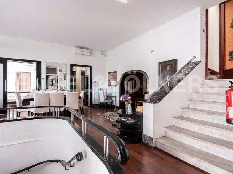 Services hôteliers dans Barcelone, Barcelona à vendre - Photo du bâtiment - Image 2 de 9