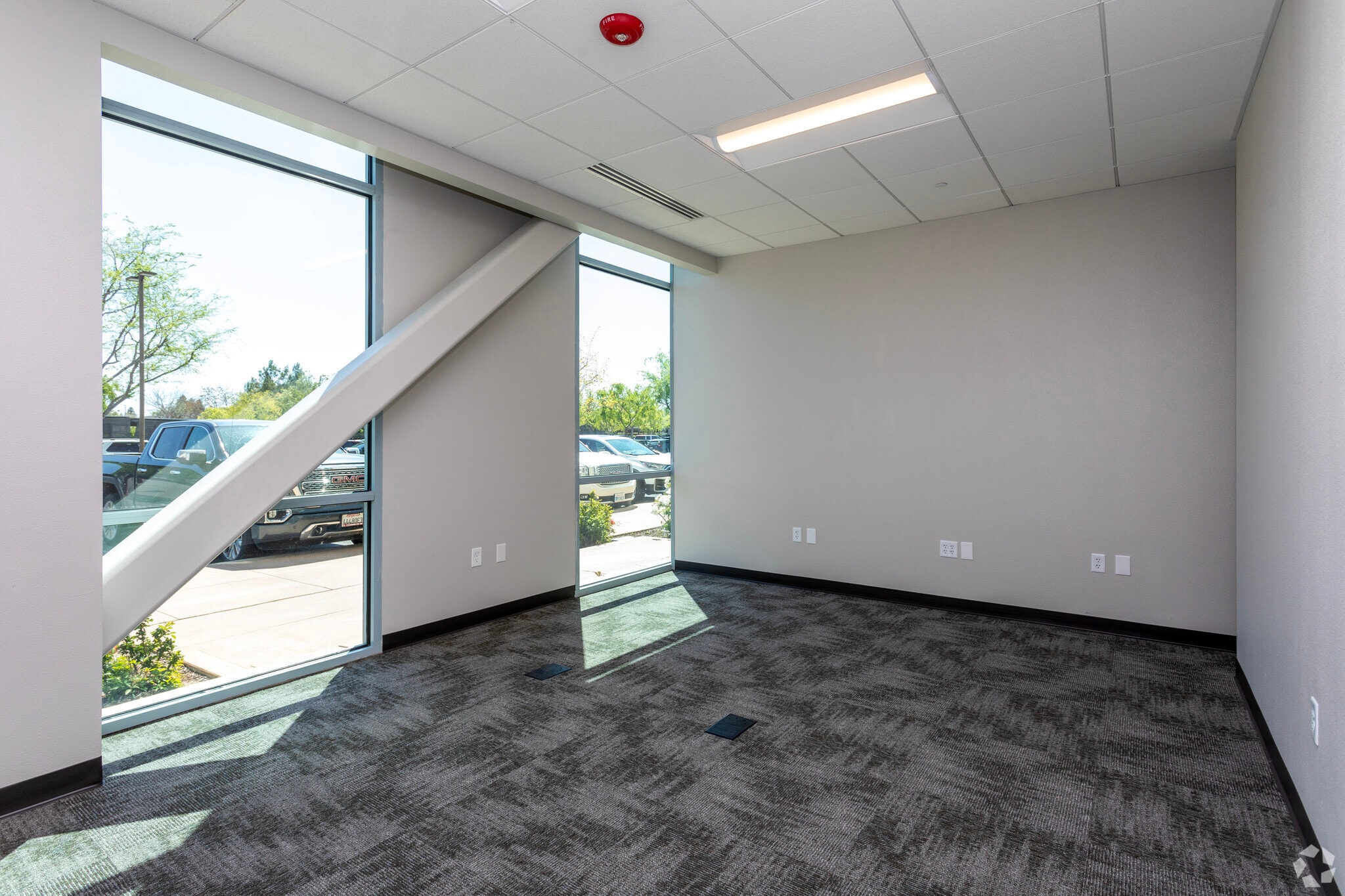 265 E River Park Cir, Fresno, CA for lease Interior Photo- Image 1 of 1