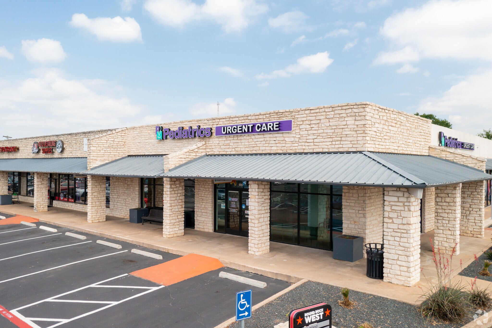 1100-1208 N IH-35, Round Rock, TX à louer Photo du bâtiment- Image 1 de 10