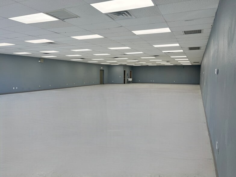 910 S Treadaway Blvd, Abilene, TX for lease - Interior Photo - Image 1 of 3