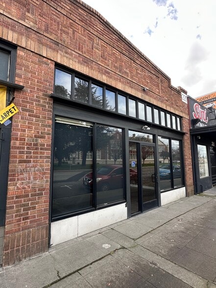 218-220 W Harding Way, Stockton, CA for lease - Building Photo - Image 2 of 6