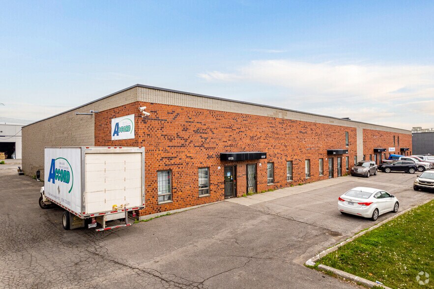 6135-6167 Boul Couture, Montréal, QC à louer - Photo principale - Image 1 de 4