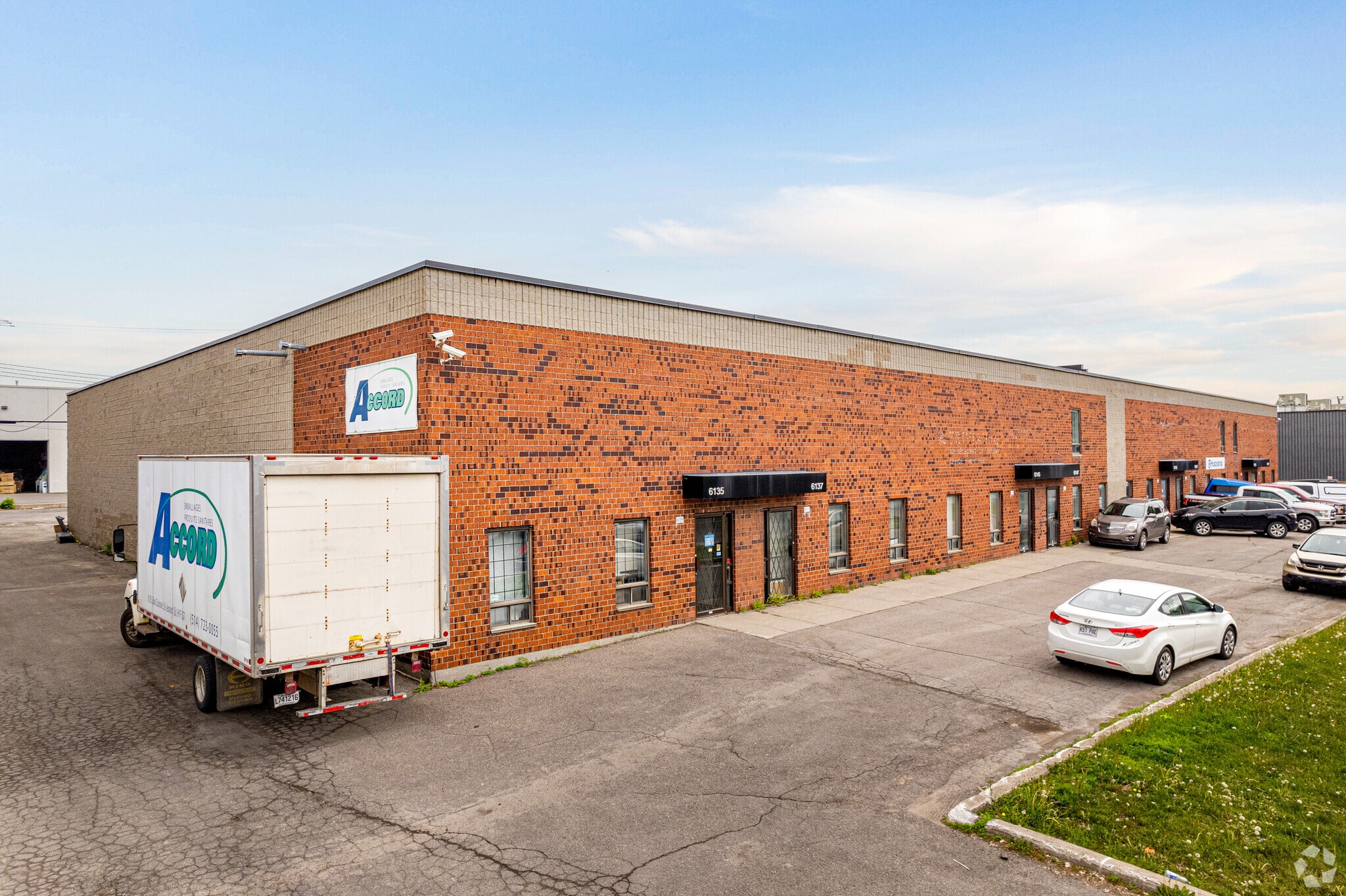 6085-6095 Blvd Couture, Montréal, QC for lease Primary Photo- Image 1 of 5