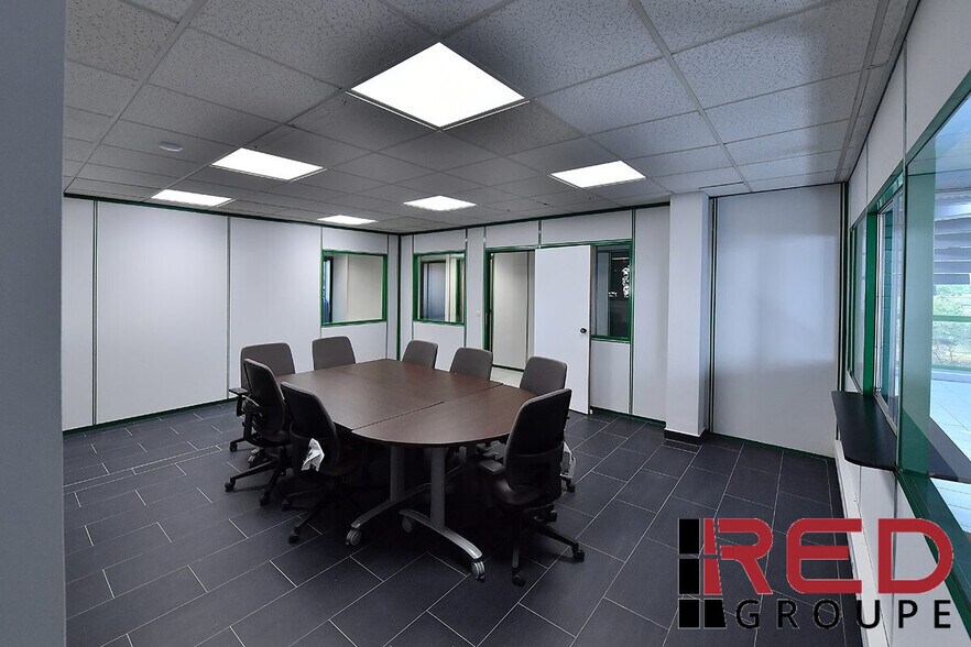 Office in Peynier for lease - Interior Photo - Image 2 of 5
