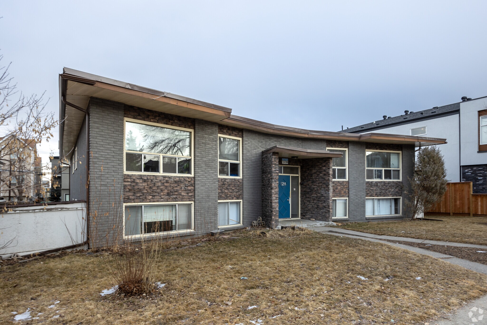 128 22 Av NE, Calgary, AB à vendre Photo principale- Image 1 de 3