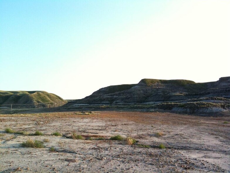 360 Industrial Rd, Drumheller, AB for sale - Building Photo - Image 2 of 15