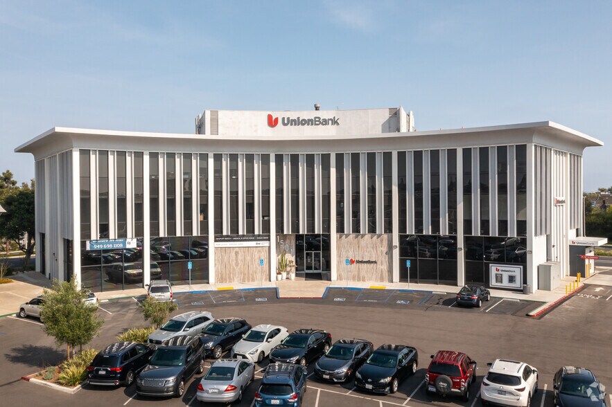 1501 Westcliff Dr, Newport Beach, CA à louer - Photo du bâtiment - Image 1 de 22