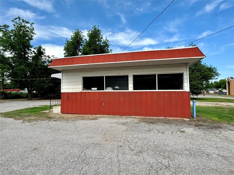 412 S 4th St, Chickasha, OK for sale - Building Photo - Image 3 of 5